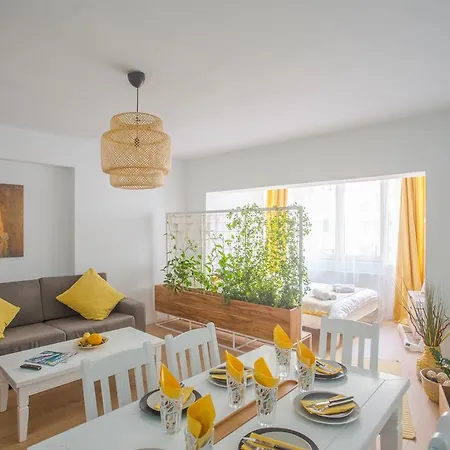 Garden By Urbanesq Apartment