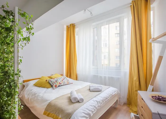 Апартаменти Garden By Urbanesq